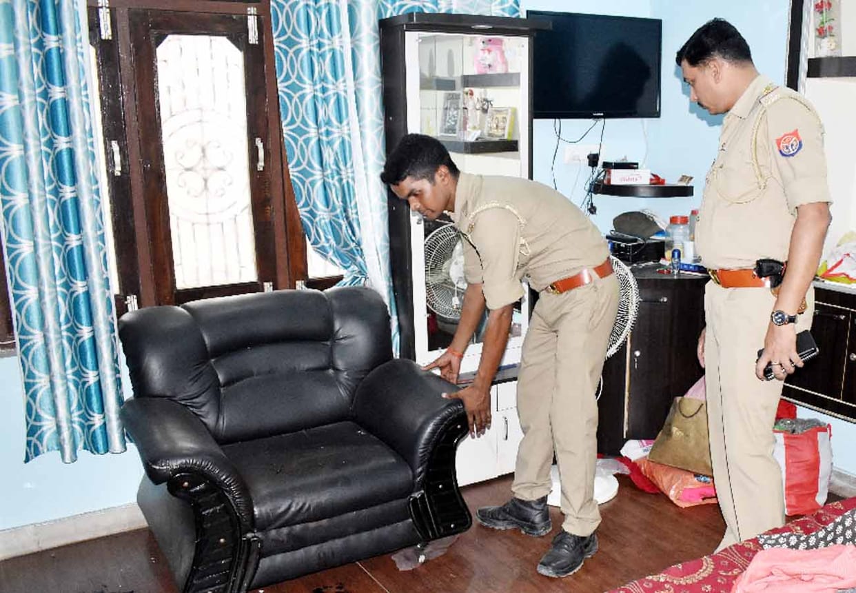 jyoti murder case unnao police found Bullet under sofa