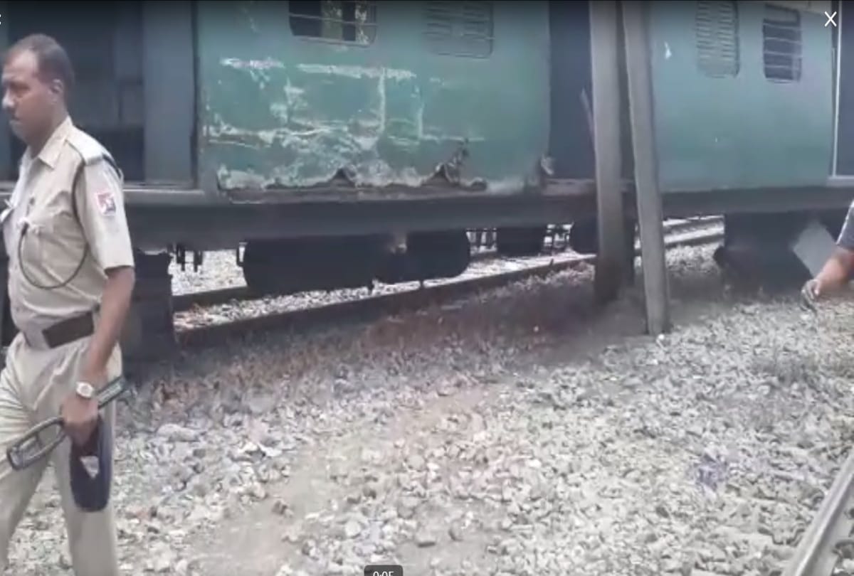 EMU passenger train coming from palwal to ghaziabad derails no casualty