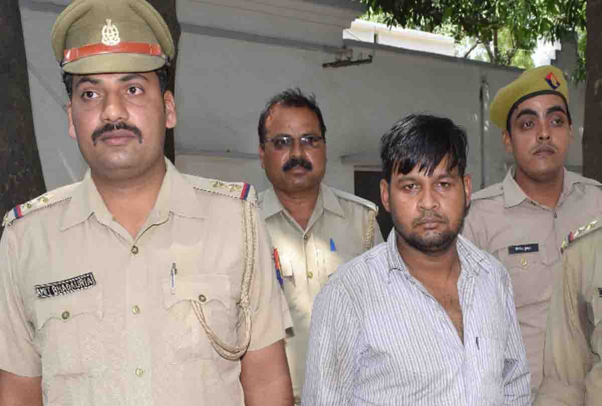 women illegal relationship with two men and one day she found dead