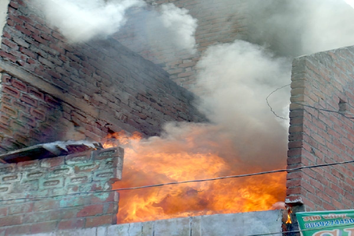 Fire broke out in closed house in Shamli and fire brigade team managed to control after three hours