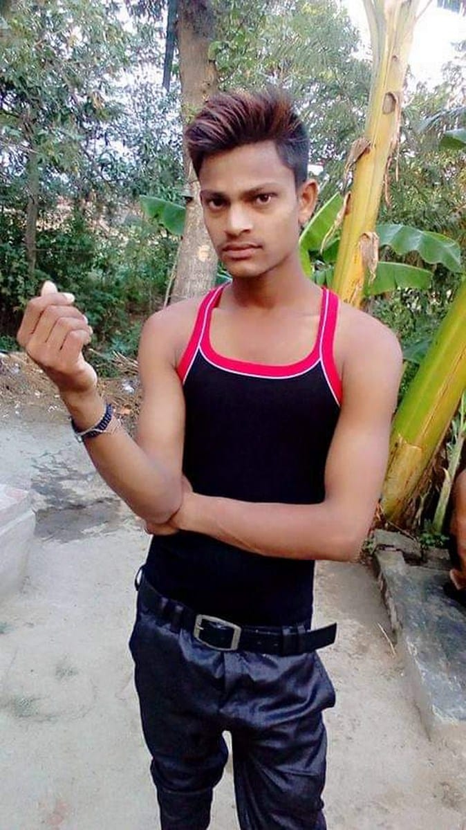 मोबाइल से बात करते हुए घर से निकला युवक, सुबह रेलवे ट्रैक मिली लाश