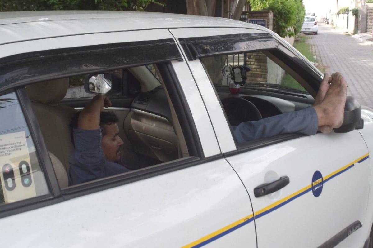 Several people died in Meerut due to Ac in closed car