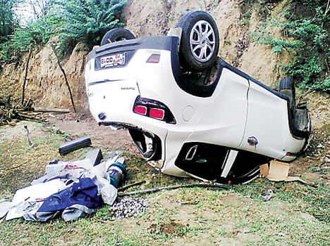 The car collapses, the electrician dies