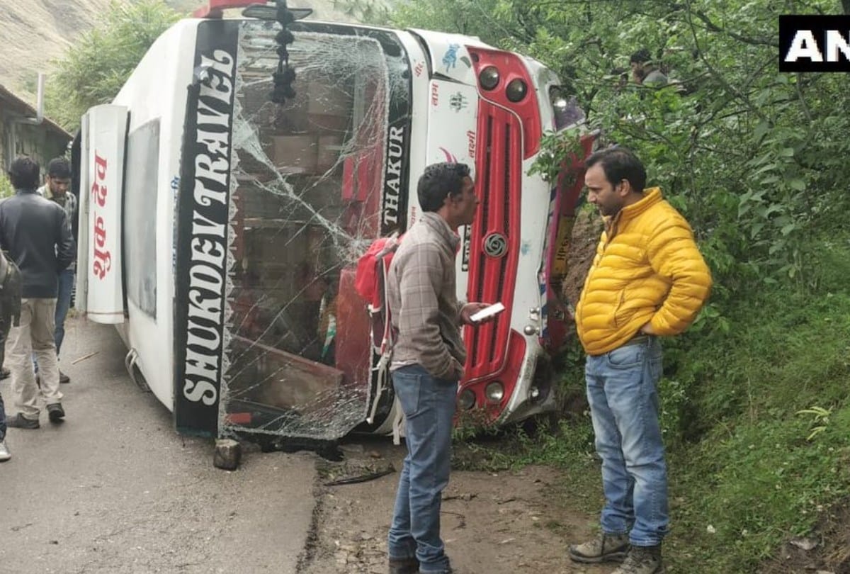 private bus accident in kullu seven BJP workers injured