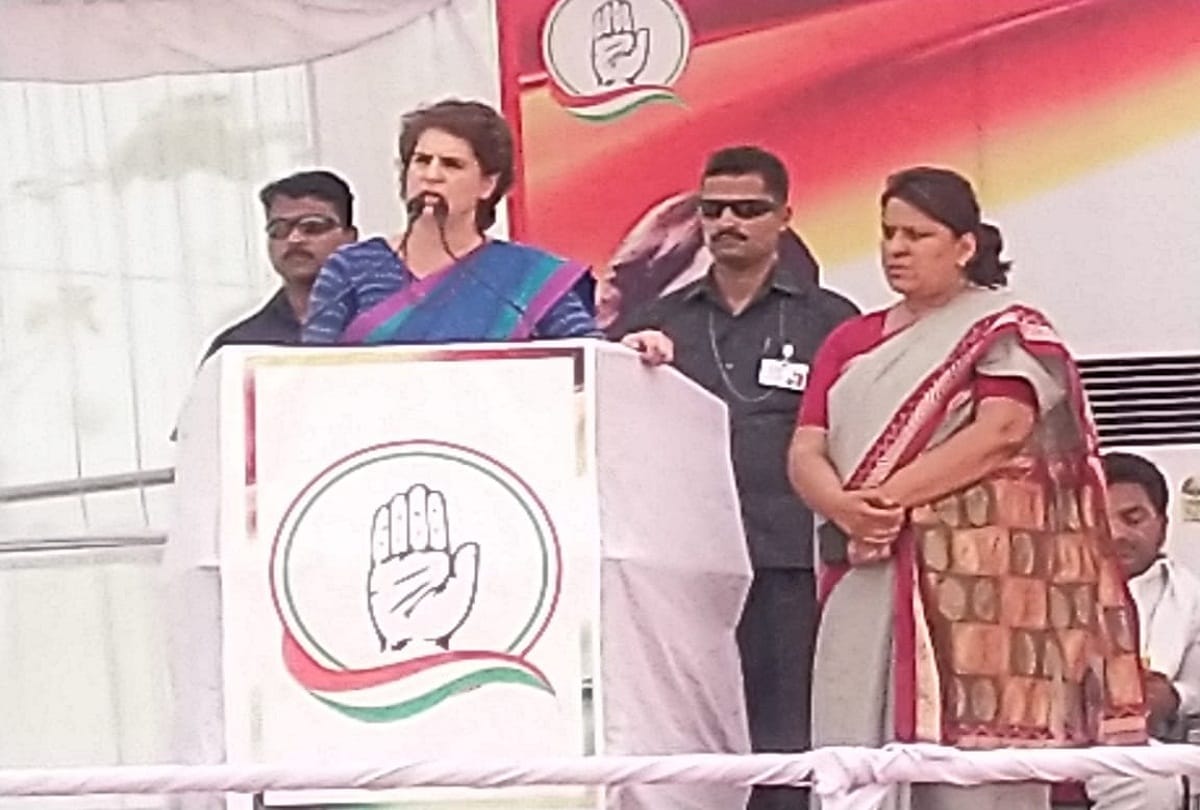 Lok Sabha Chunav 2019: Priyanka Gandhi Vadra attack on BJP government in Maharajganj, UP Election