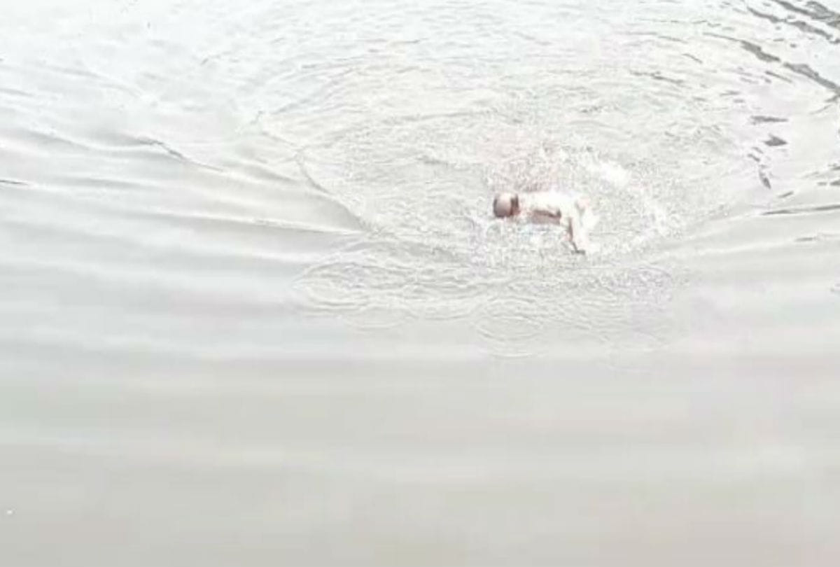 West Bengal's young man dies due to drown in Radharani kund govardhan