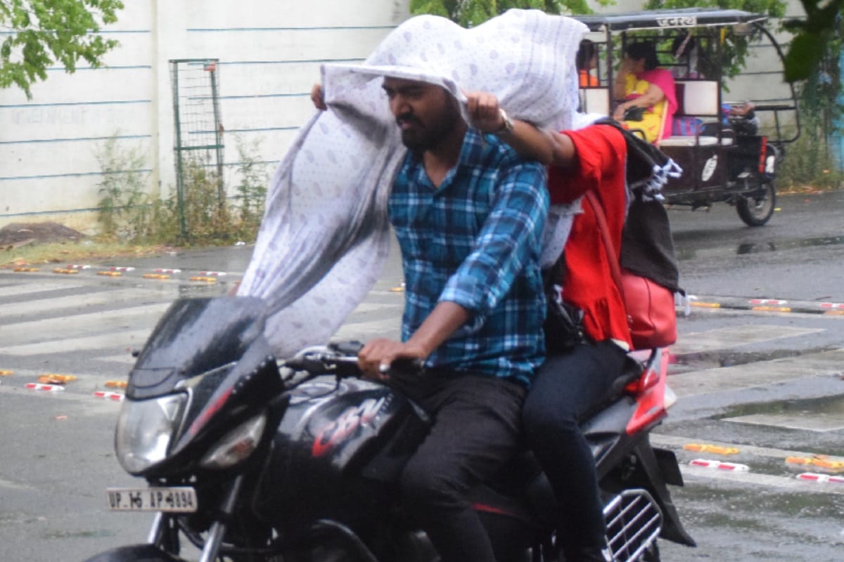 temperature dropped by the rains In western UP