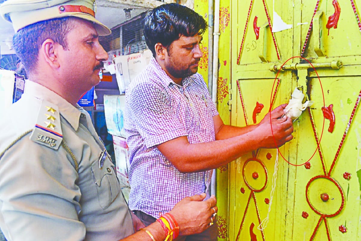 Meerut police sealed several houses in kabadi bazar, Red light area