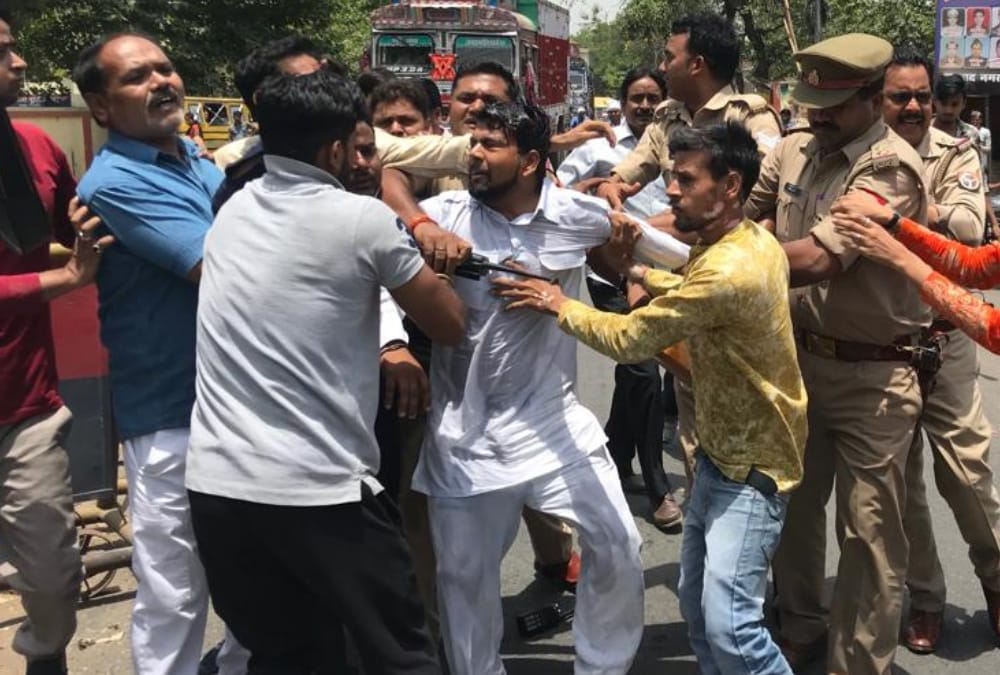 Congress leader tried to self immolate in barabanki.