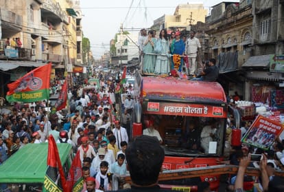 Lok Sabha Elections 2019 Sonakshi Sinha campaigned for her mother in Lucknow.