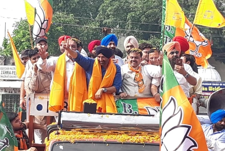 Lok sabha elections 2019, BJP's Gurdaspur candidate Sunny Deol campaigns in Amritsar