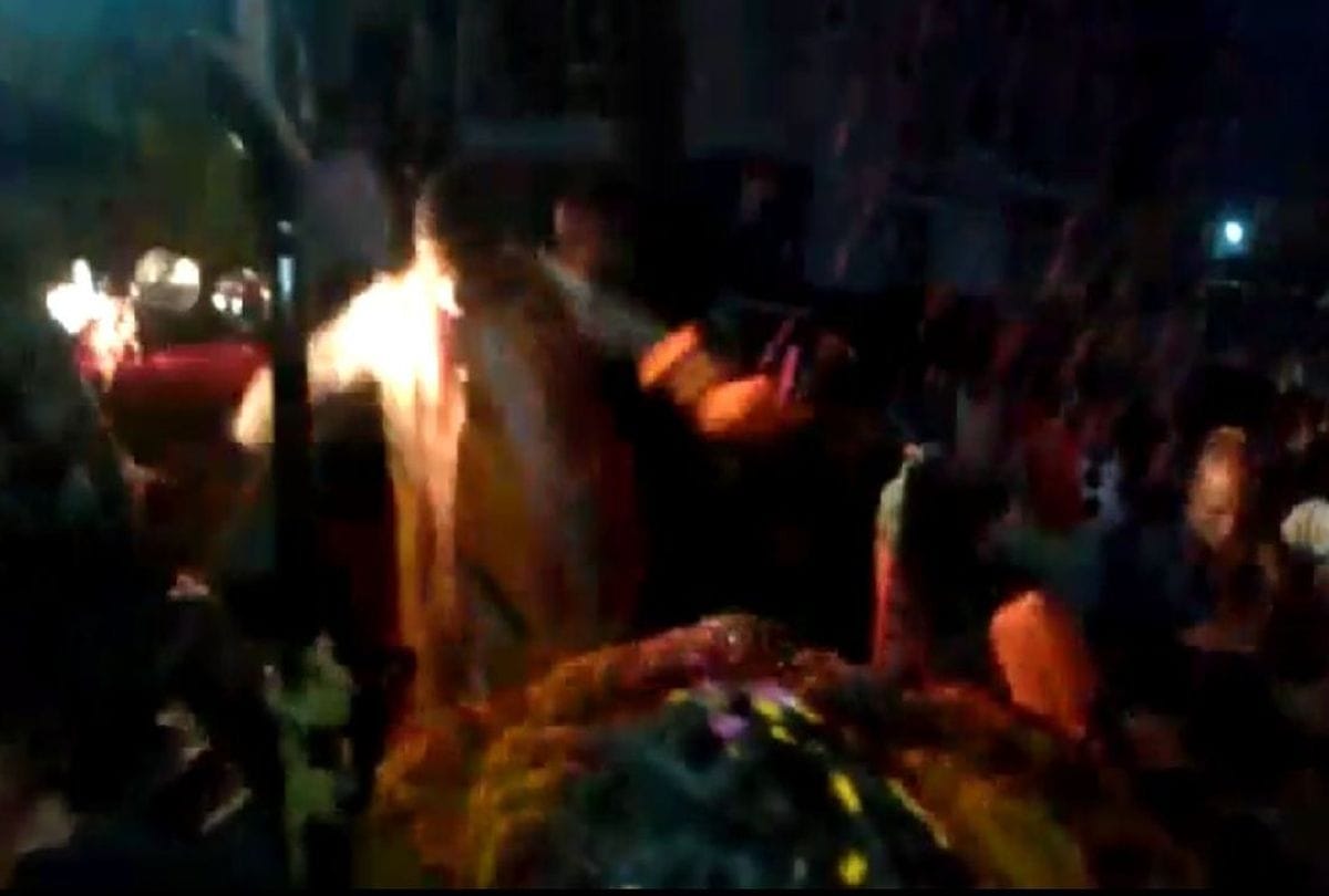 UP Deputy CM Dinesh Sharma fell during road show in agra