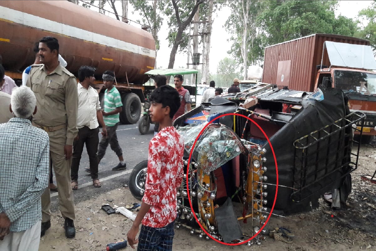 Road accident in Muzaffarnagar and 16 peoples injured including children