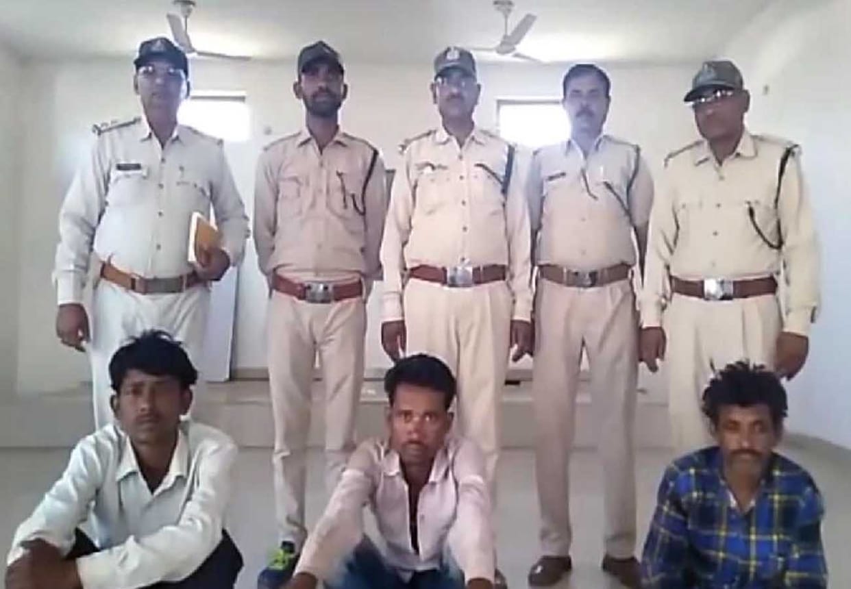 Tiger murder accused escaped from Forest department rest house in chitrakoot
