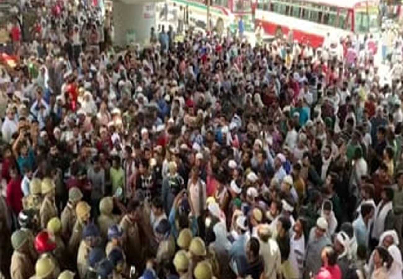 Tannery workers blocked Kanpur Lucknow Highway due to power cut