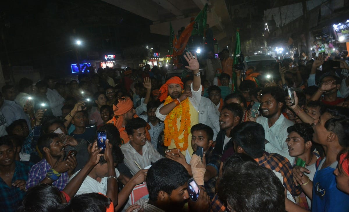 Lok sabha election 2019 nirahua in varanasi with rickshaw BJP