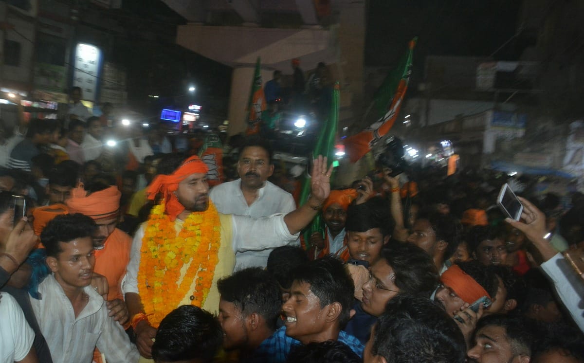 Lok sabha election 2019 nirahua in varanasi with rickshaw BJP