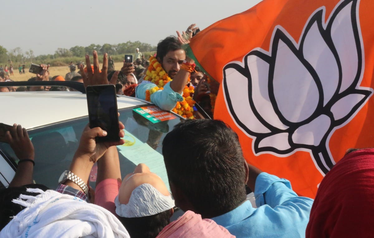 Lok sabha election 2019 nirahua in varanasi with rickshaw BJP