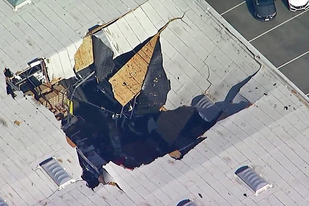 F-16 fighter jet crashed into a warehouse, pilot eject safely and no injury reported
