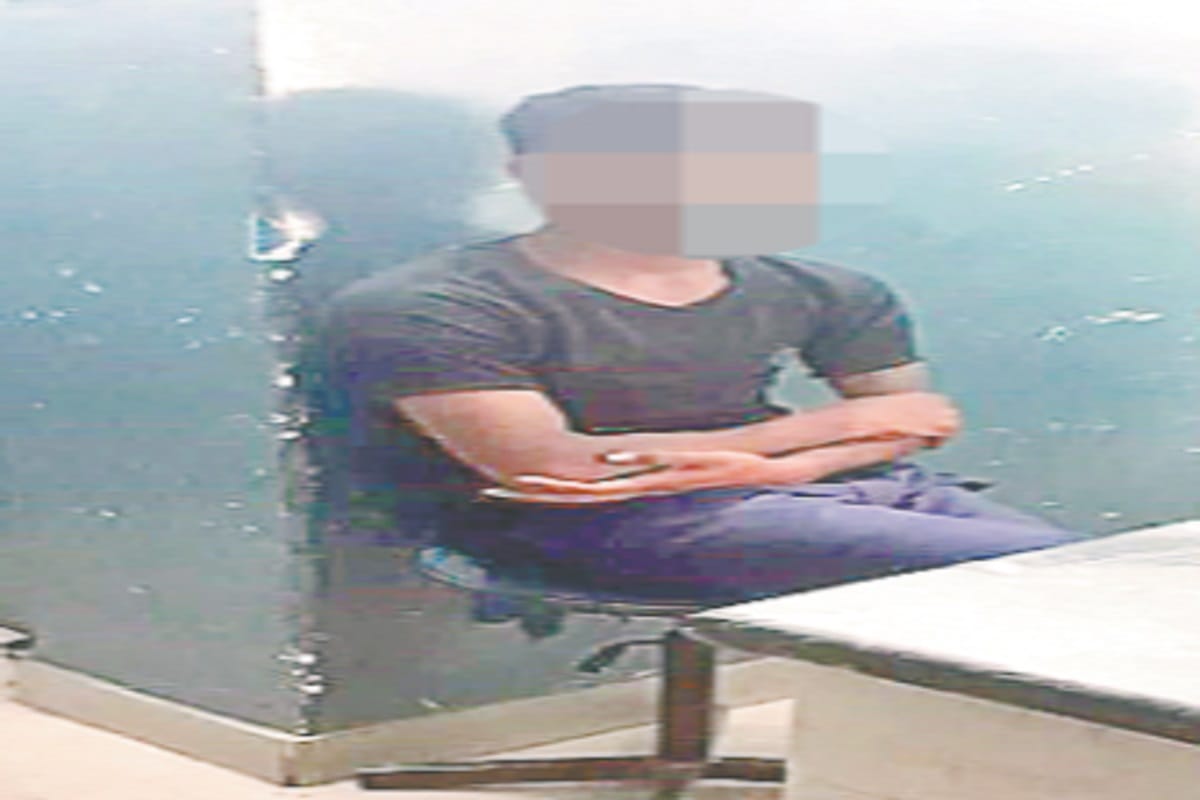 Love affair in class 10th boy student and female and, ruckus in Meerut police station