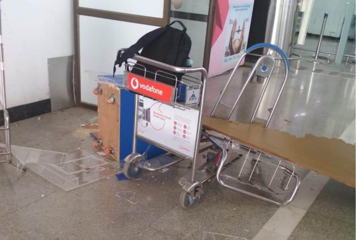 Close shave for passengers at Chaudhary Charan Singh International Airport falls off.