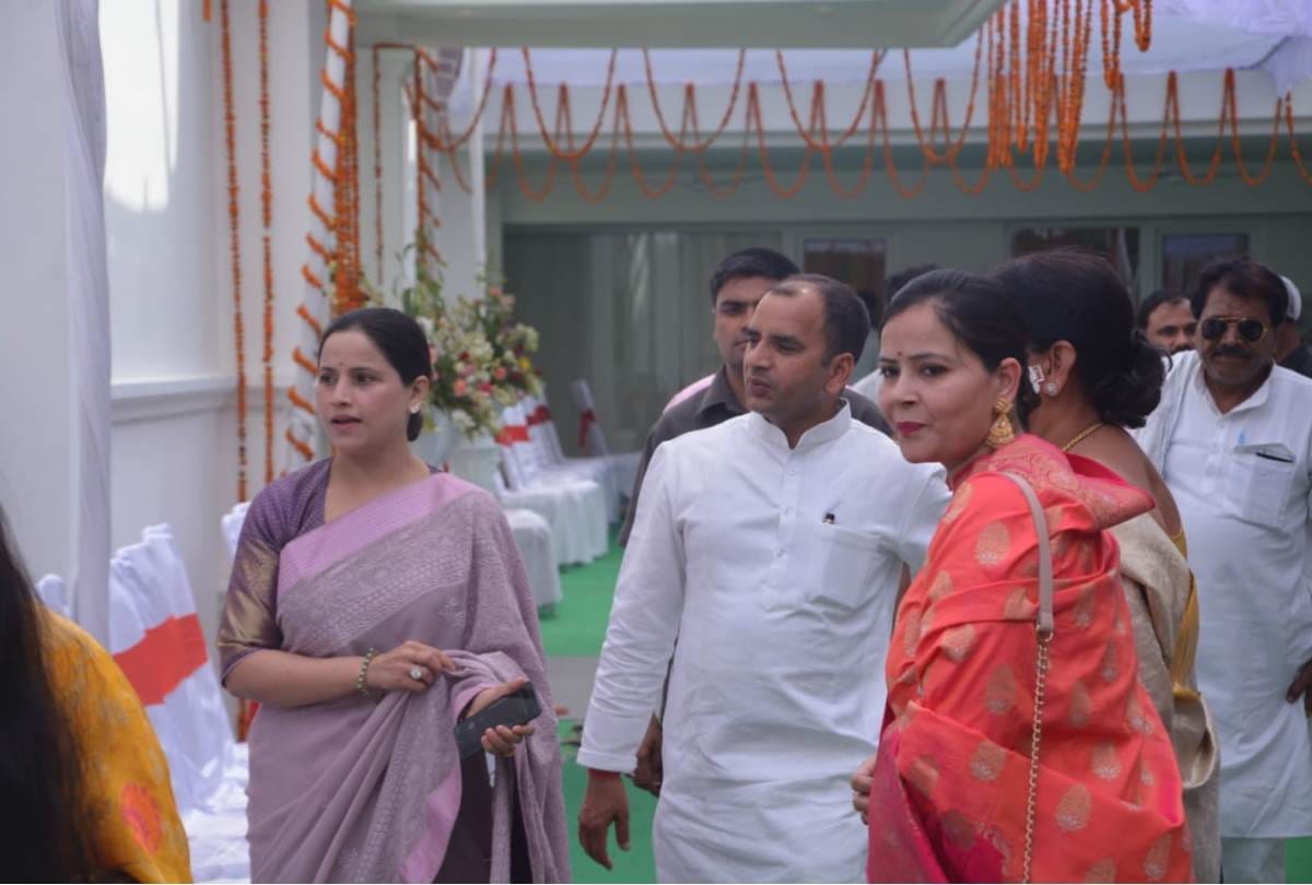 beautiful pictures of mulayam singh yadav' home
