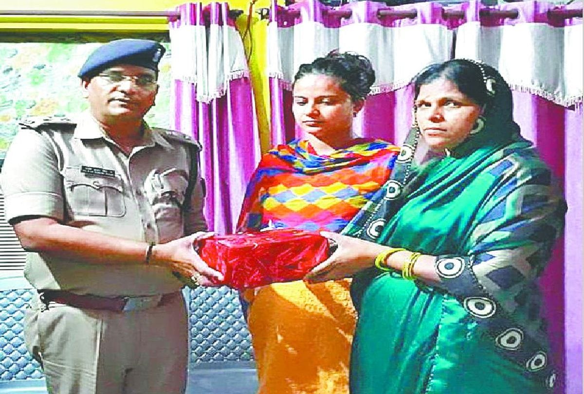 mathura police perform Kanyadaan of constable daughter marriage