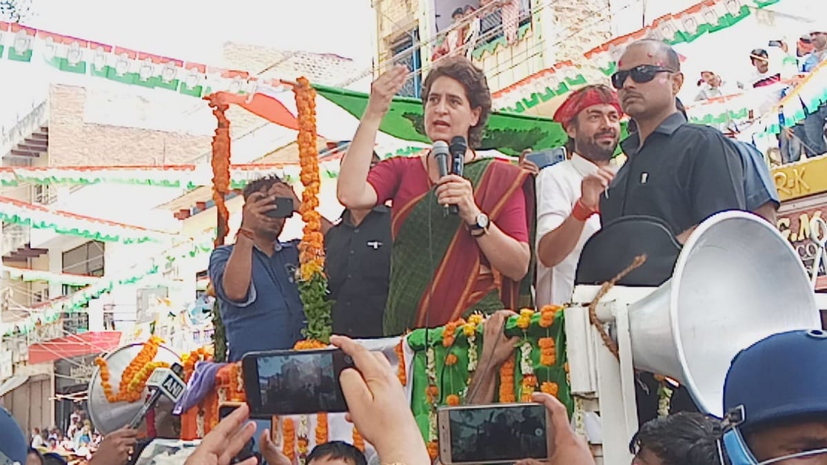 Lok sabha election 2019 priyanka gandhi attack on pm modi in mirzapur road show