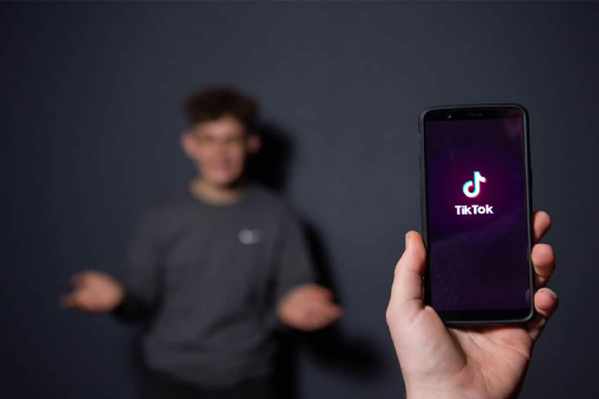 Man snatched iphone xs to Make Good Video For Tik Tok