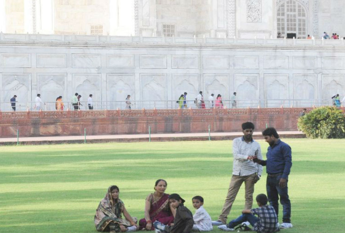 shoe cover for taj mahal tourist necessary Recommendation by Archaeological Survey of India