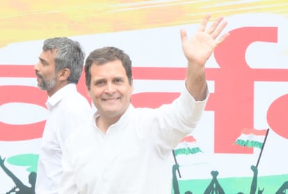 lok sabha election 2019: Rahul's bouncer to Modi in the last over on the political pitch
