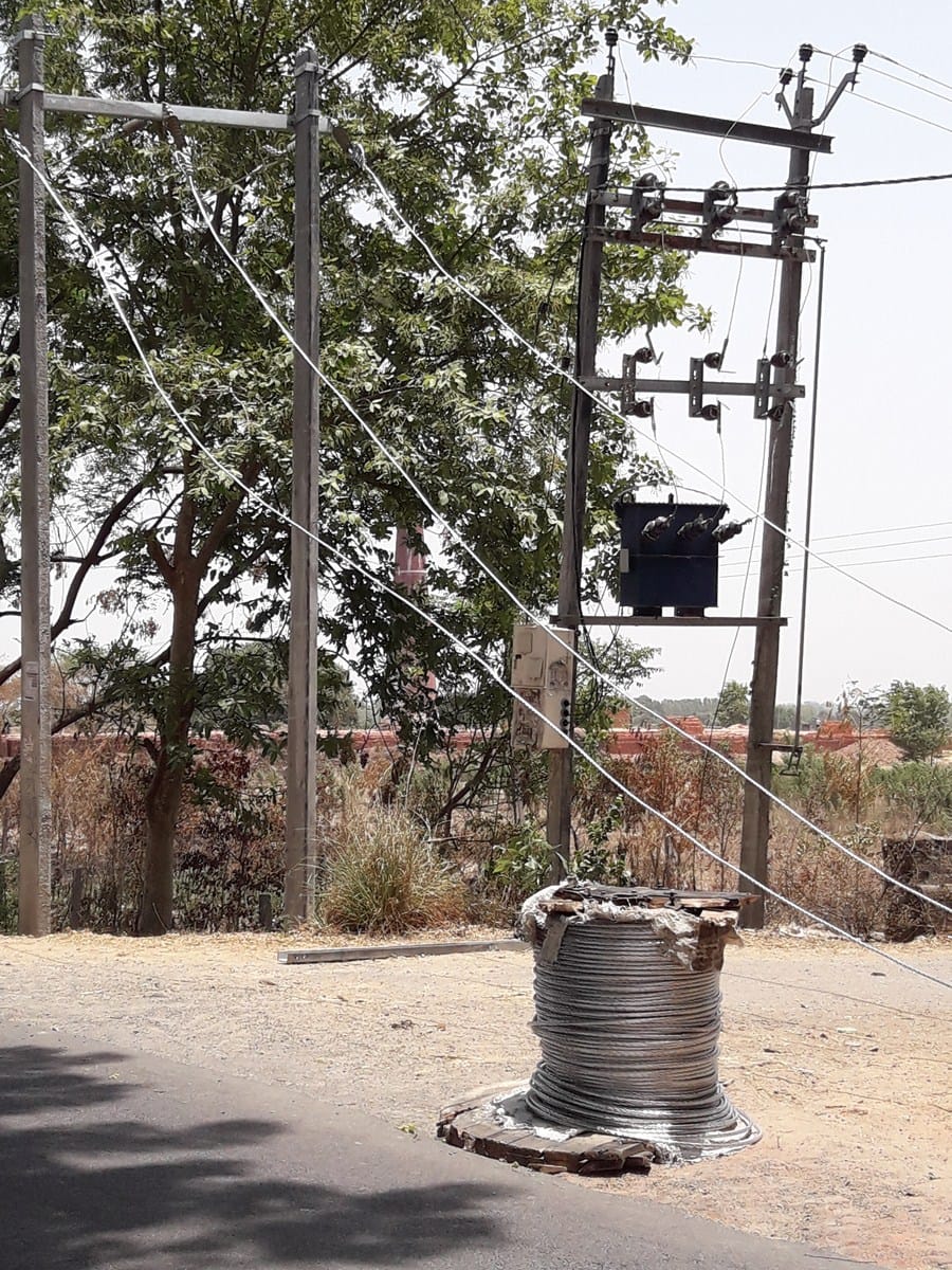 ग्रामीणों ने कार्य रोका