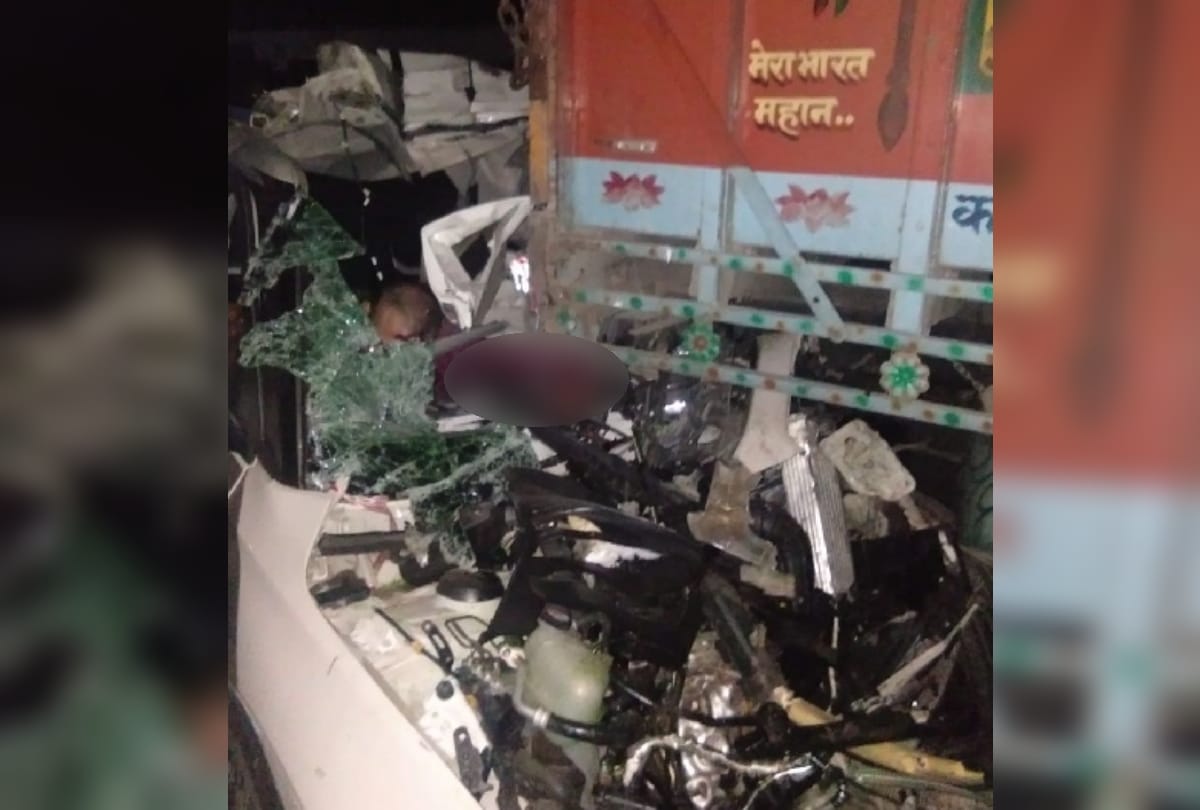 six people killed in road accident in deoria