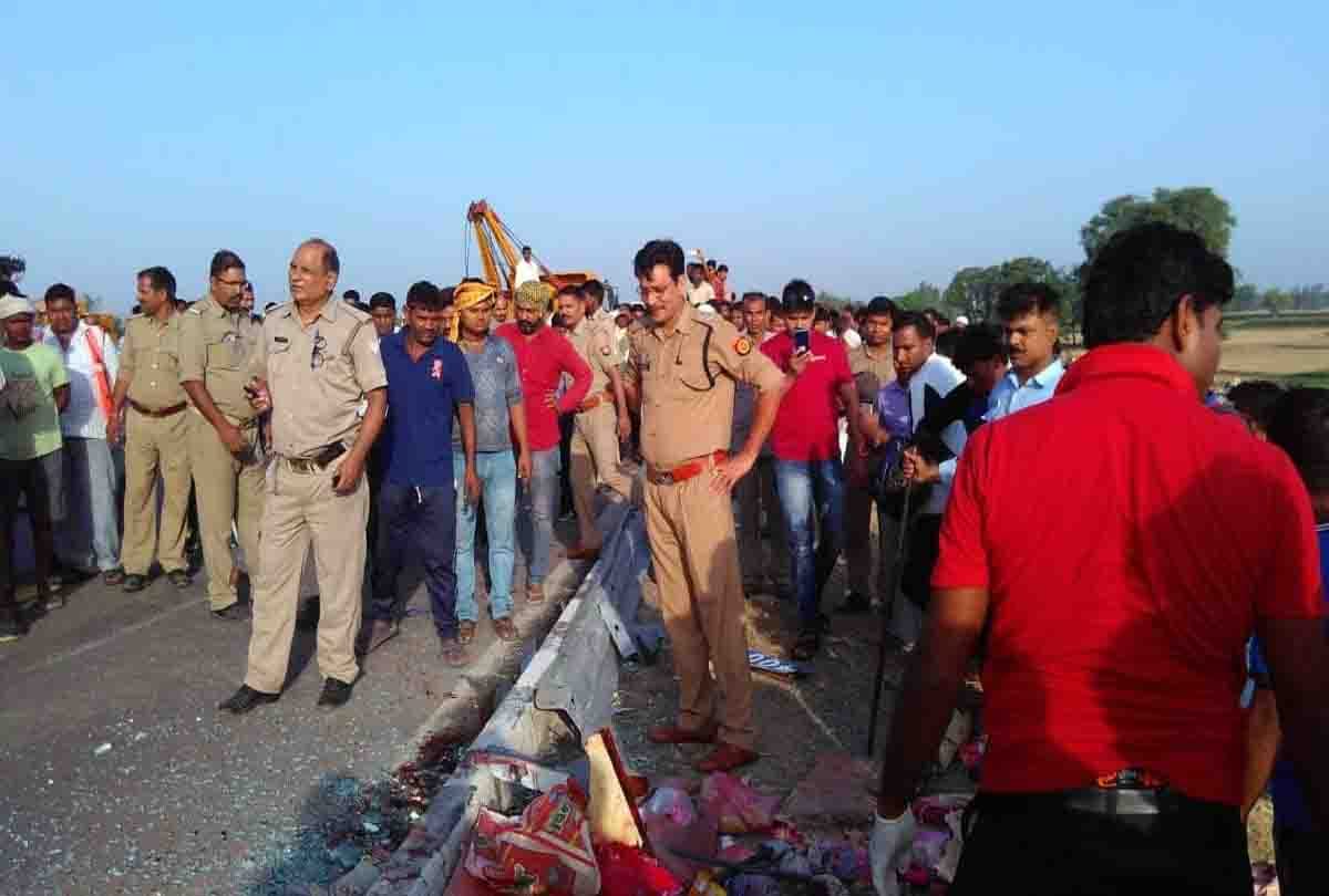 agra lucknow expressway bus accident