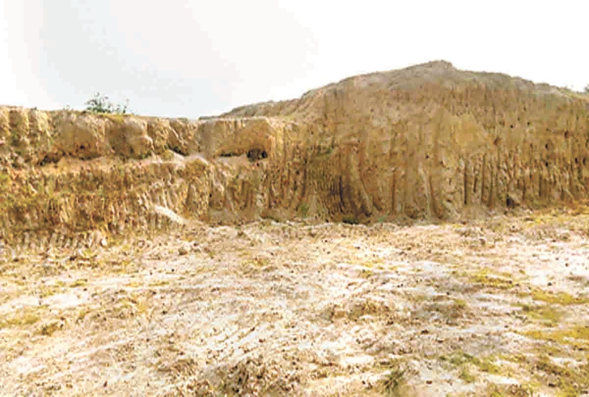 Pratapgarh: Collapsed Buddhist stupa, structure of Buddhist monastery destroyed