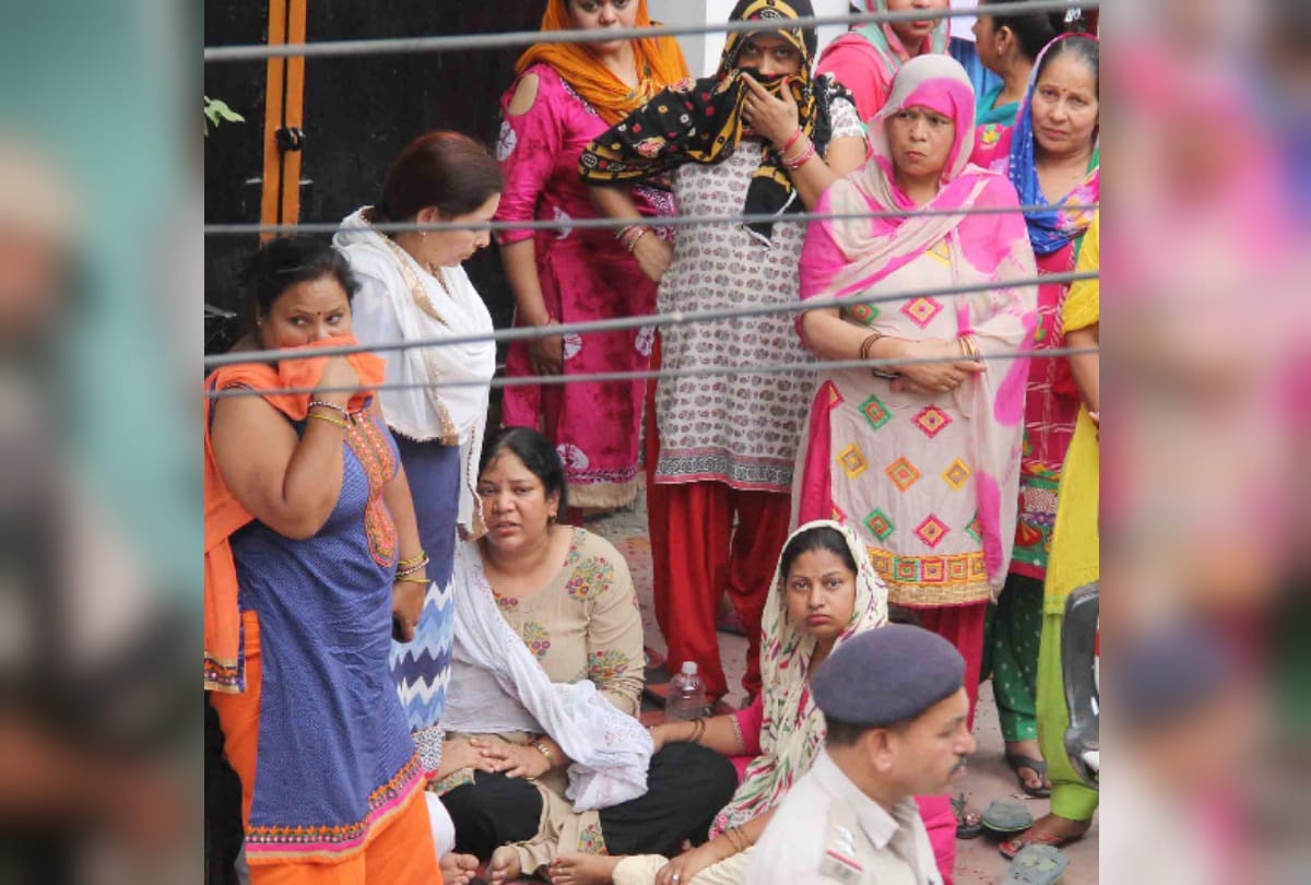 faridabad girl killed mercilessly in house half naked dead body found in pool of blood