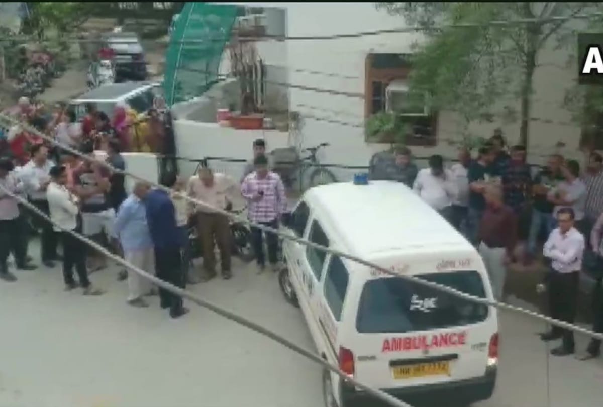 faridabad girl killed mercilessly in house half naked dead body found in pool of blood