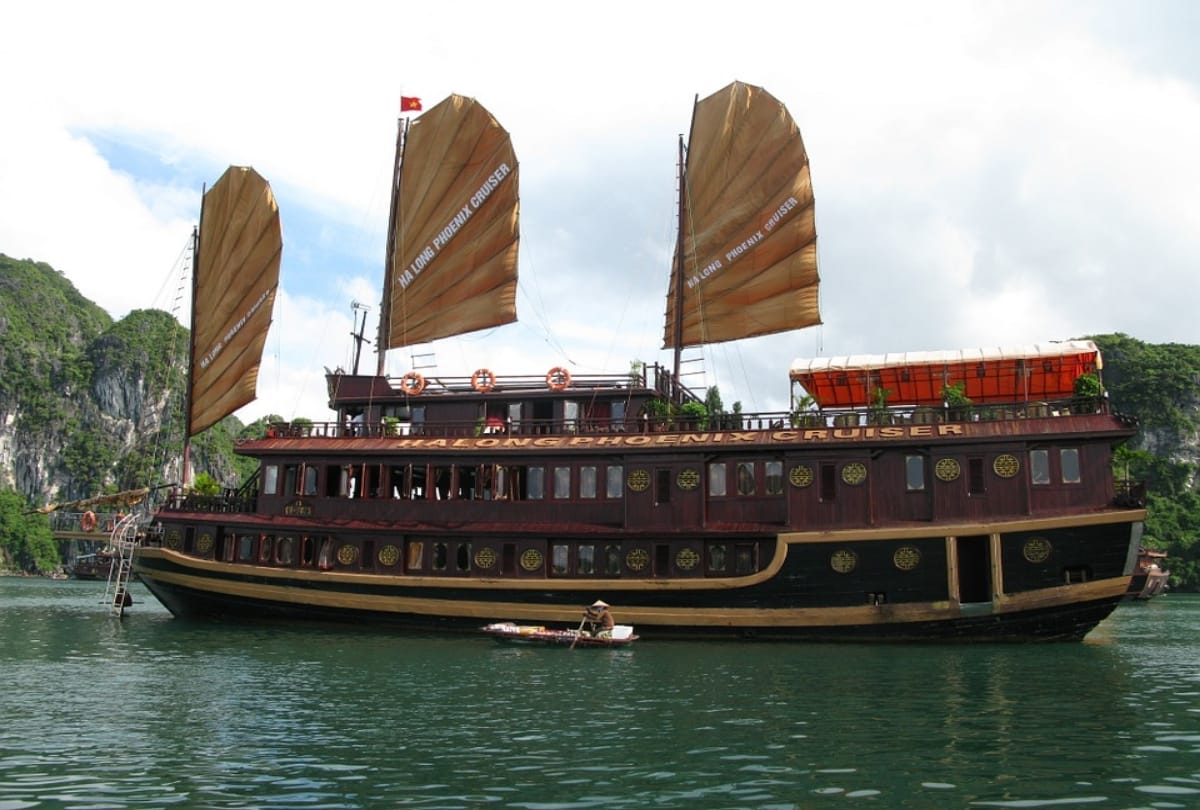 must see places for tourist to visit and travel in hanoi
