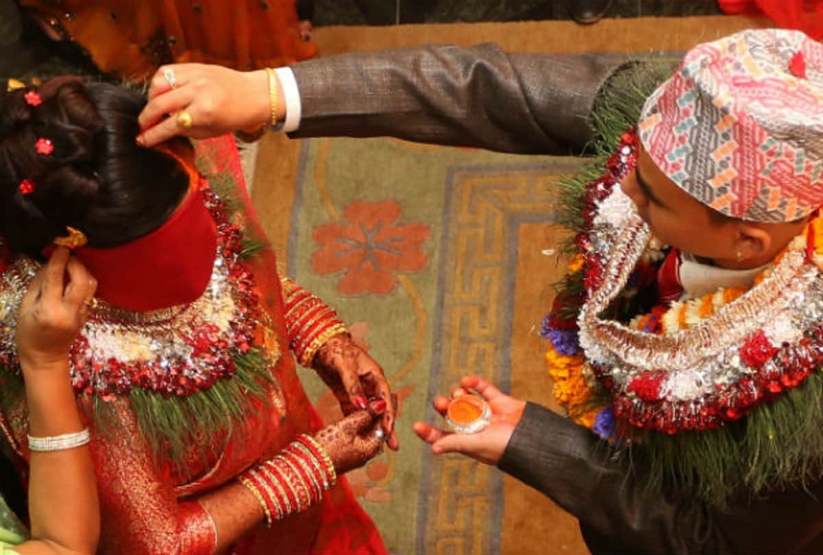 kanjarbhat community family face boycott for challenging virginity tests in thane four people booked