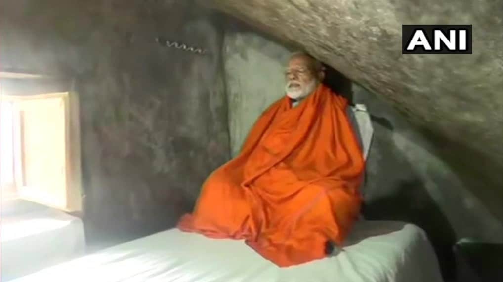 गुफा के अंदर ध्यान में बैठे पीएम मोदी