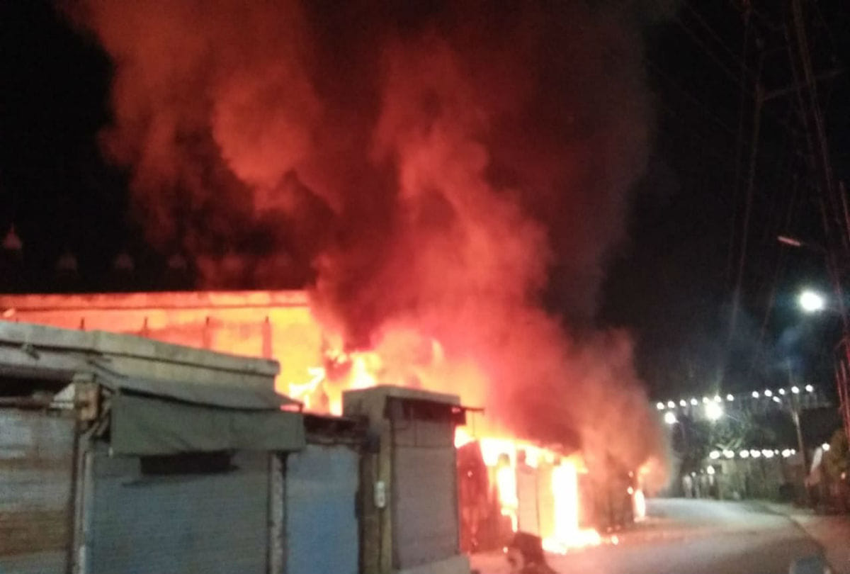 massive fire breaks out in Jama Masjid Market of agra