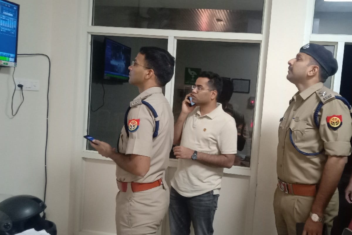 police encounter: raised questions after the injured badmash  working himself in hospital