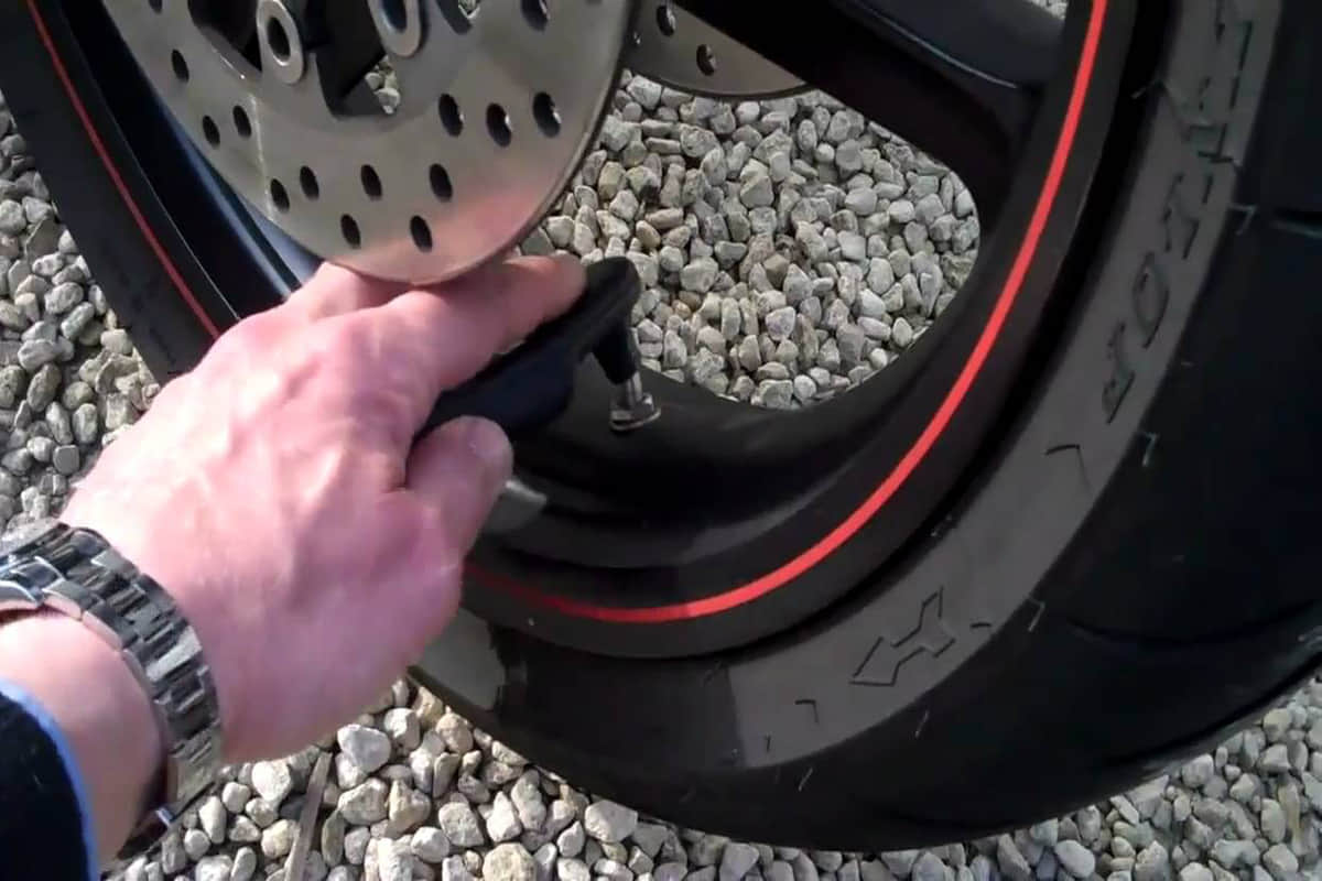 Best tips to maintain bike mileage in summer Season