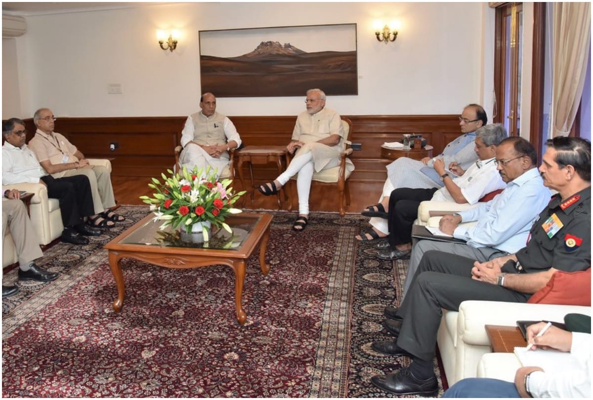 Lok Sabha Chunav 2019: Only these Officers have permission to use smart phone in PMO