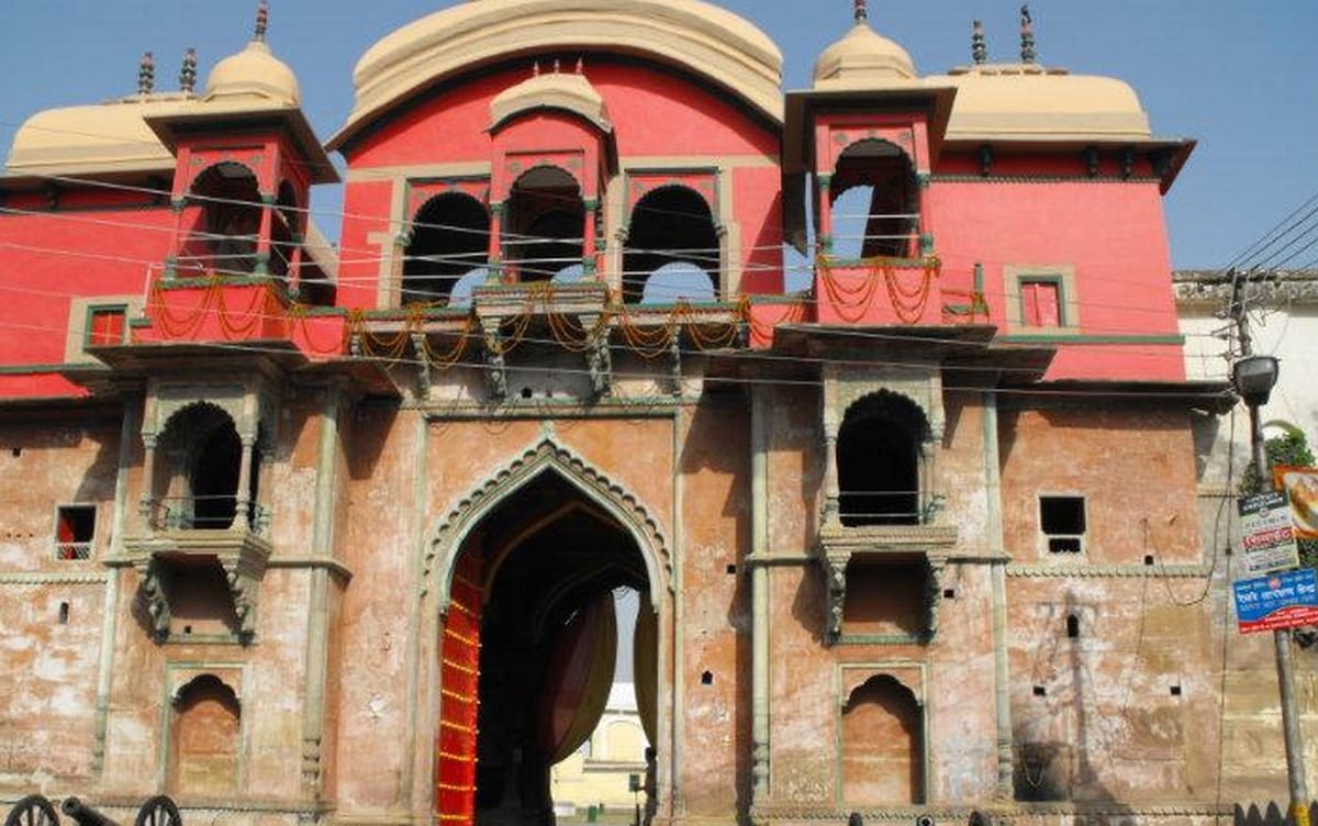 security in charge of Ramnagar fort slaps tourist in varanasi accused of indecency with women and children