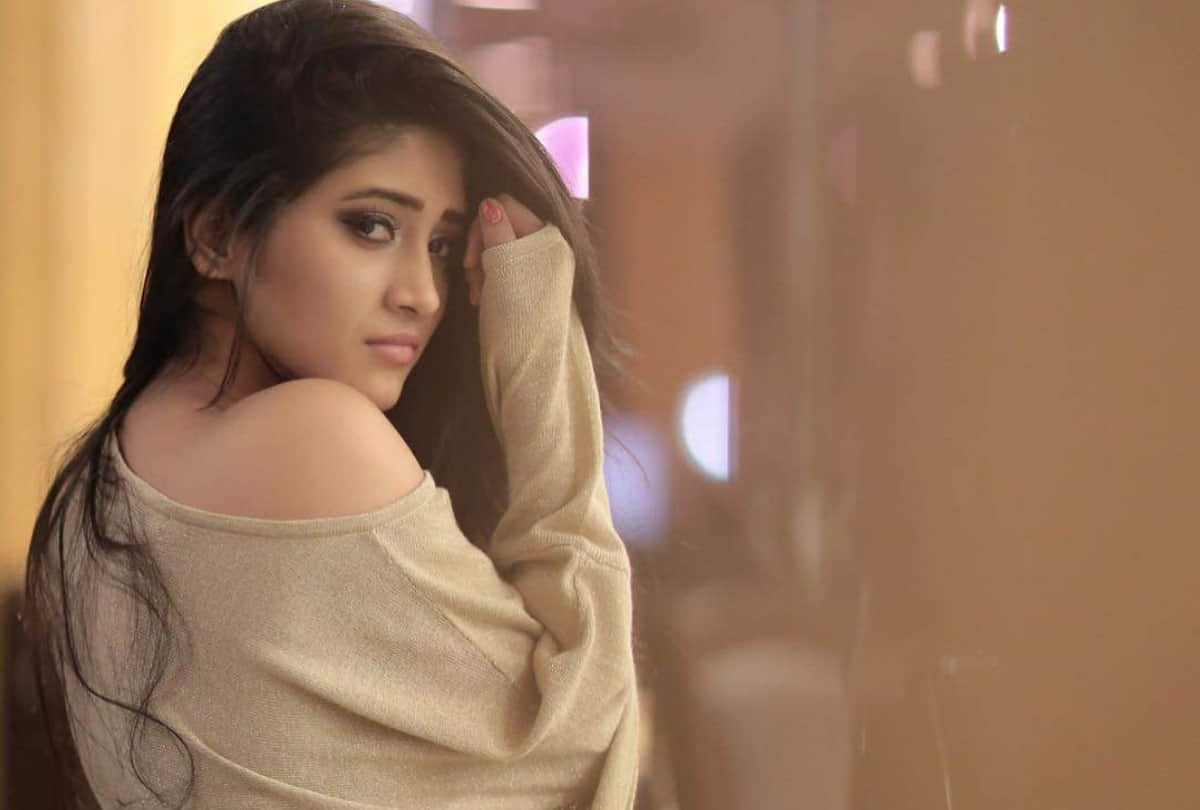 Yeh Rishta Kya Kehlata Hai Actress Shivangi Joshi Grandfather Passes Away on Her Birthday