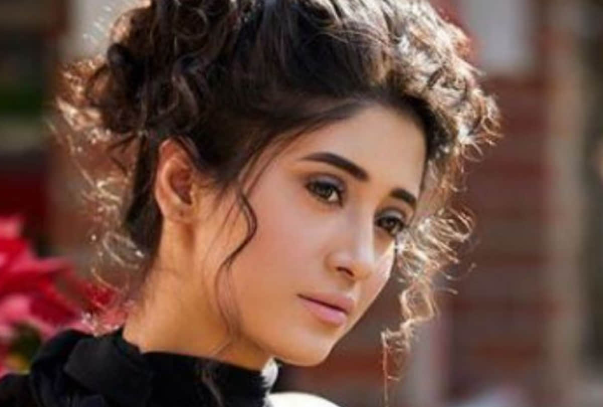Yeh Rishta Kya Kehlata Hai Actress Shivangi Joshi Grandfather Passes Away on Her Birthday