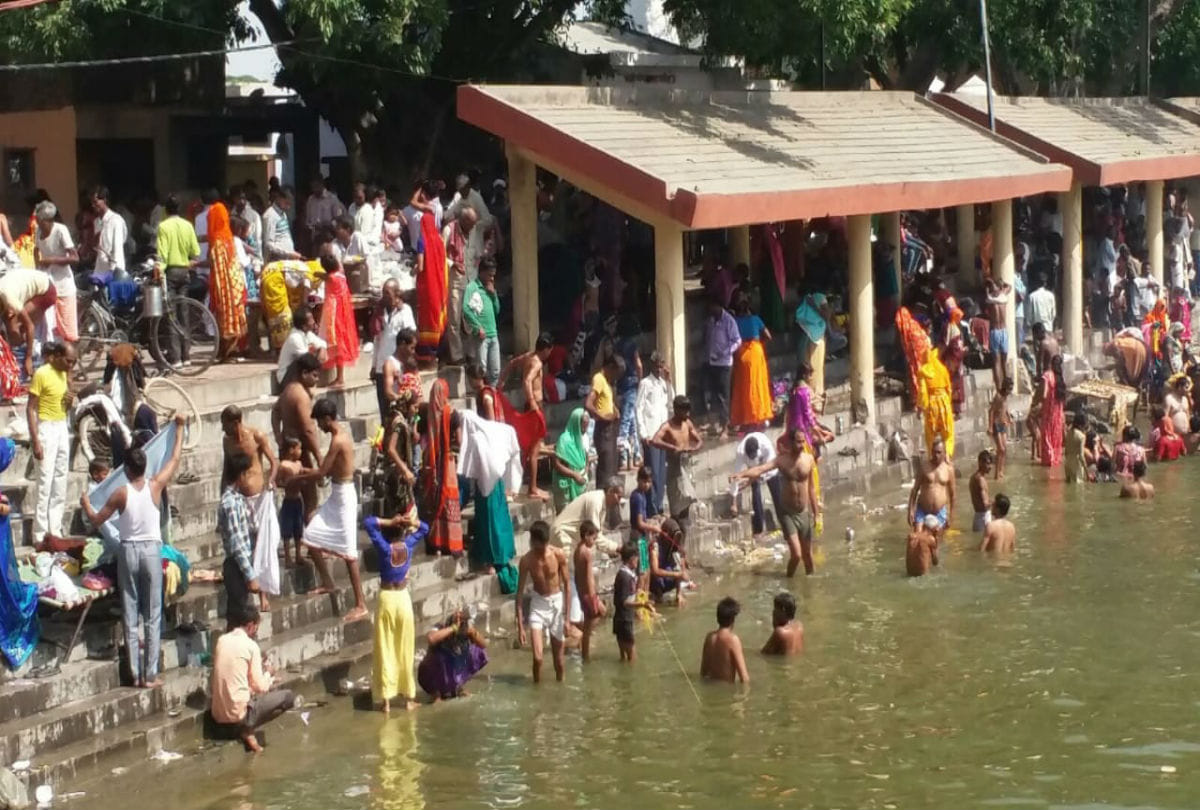 buddha purnima 2019 devotees take holy dip in ganga river