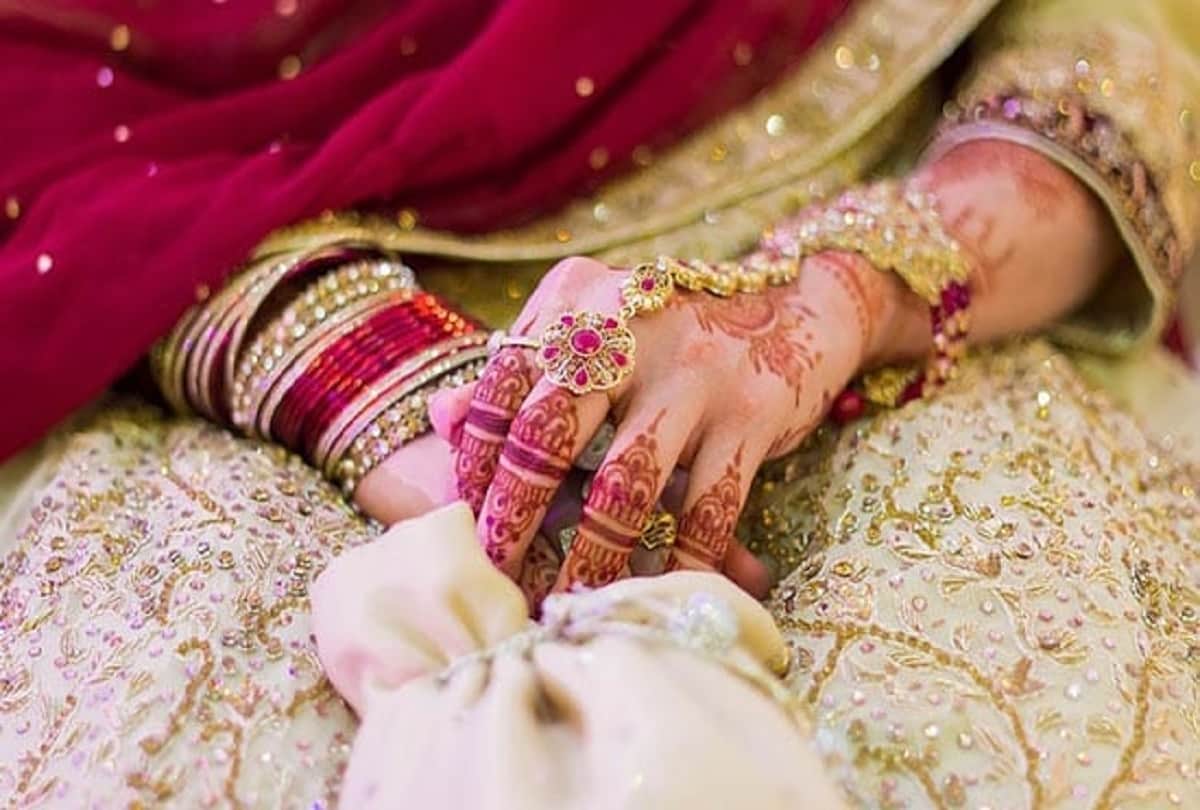 kanjarbhat community family face boycott for challenging virginity tests in thane four people booked