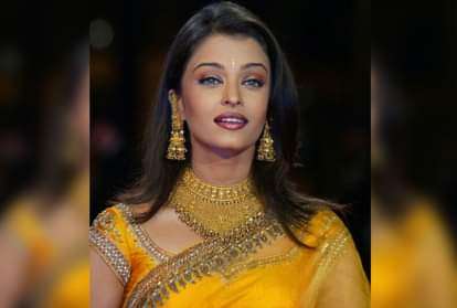 VIDEO : aishwarya rai first time in cannes 2002 for film devdas